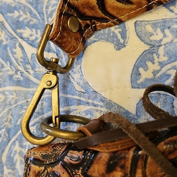 Cowhide Crossbody Large Westwrn Bag. Zipper Closure. Lg Outside Pocket - Picture 9 of 15